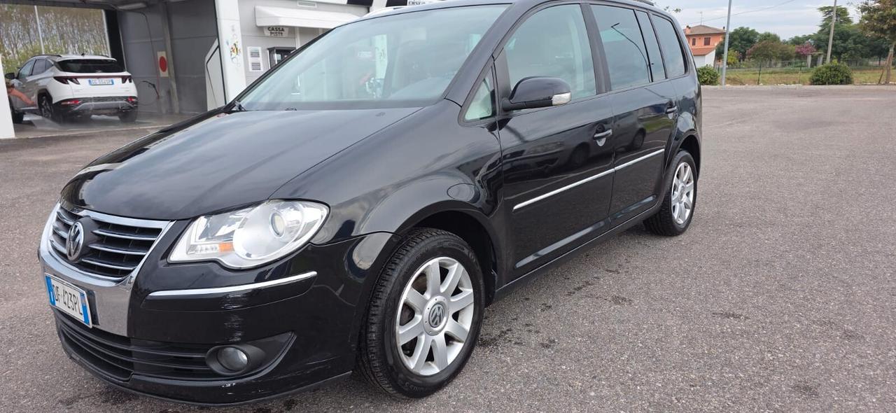 Volkswagen Touran 2.0 16V TDI Highline 5 posti neop