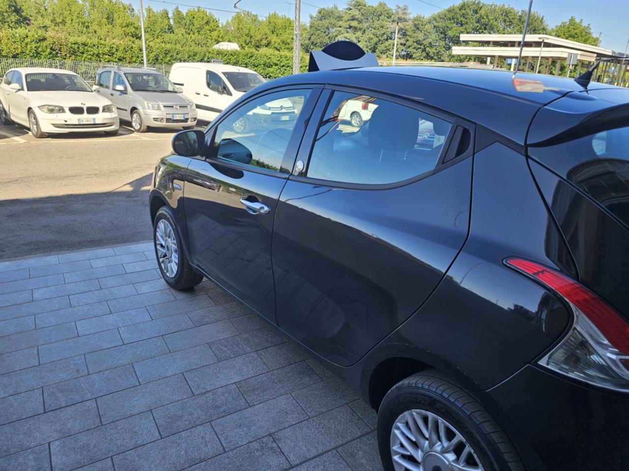 Lancia Ypsilon 0.9 TwinAir 85 CV 5 porte Metano Ecochic Gold