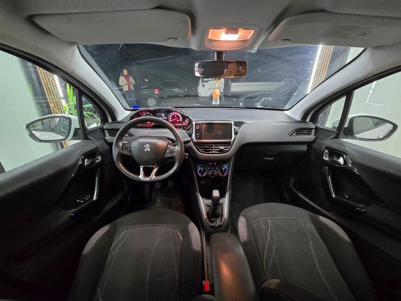 Peugeot 208 1.4 HDi 68 CV 5 porte Allure
