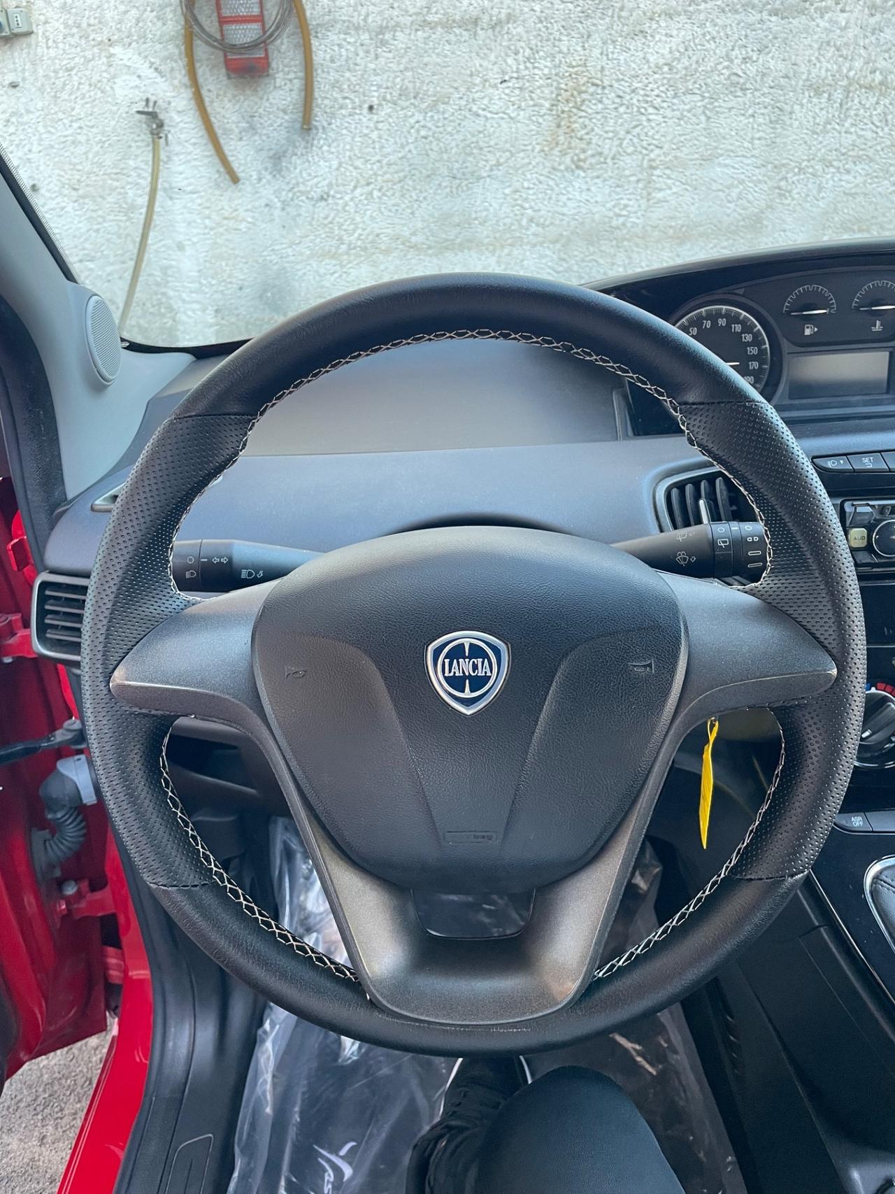 Lancia Ypsilon 1.2 69 CV 5 porte GPL Ecochic Gold dal nord Italia