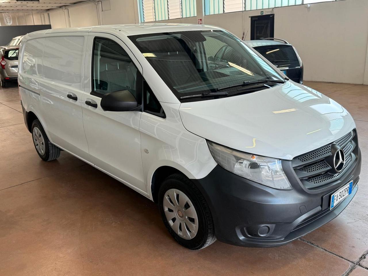 Mercedes Benz VITO 114 CDI COMPACT 2.2 6 MARCE COMPACT