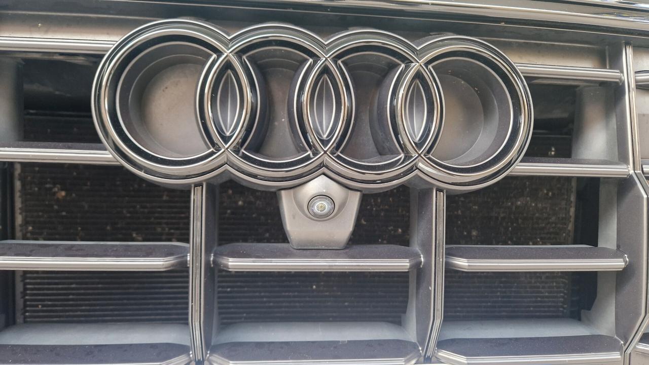 Audi Q8 50 TDI 286 CV quattro s line tetto apribile