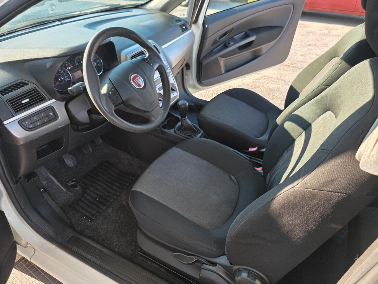 Fiat Qubo 1.3 MJT 75 CV Autocarro Van 4 posti con 287.000km