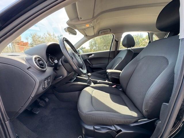 Audi A1 1.6 TDI 90cv sportback Attraction