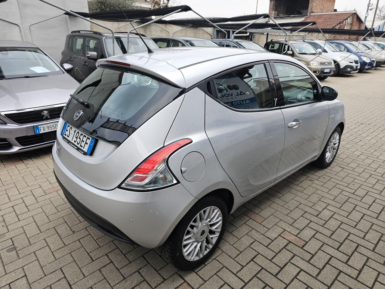 Lancia Ypsilon 0.9 TwinAir 85 CV 5 porte S&S Gold