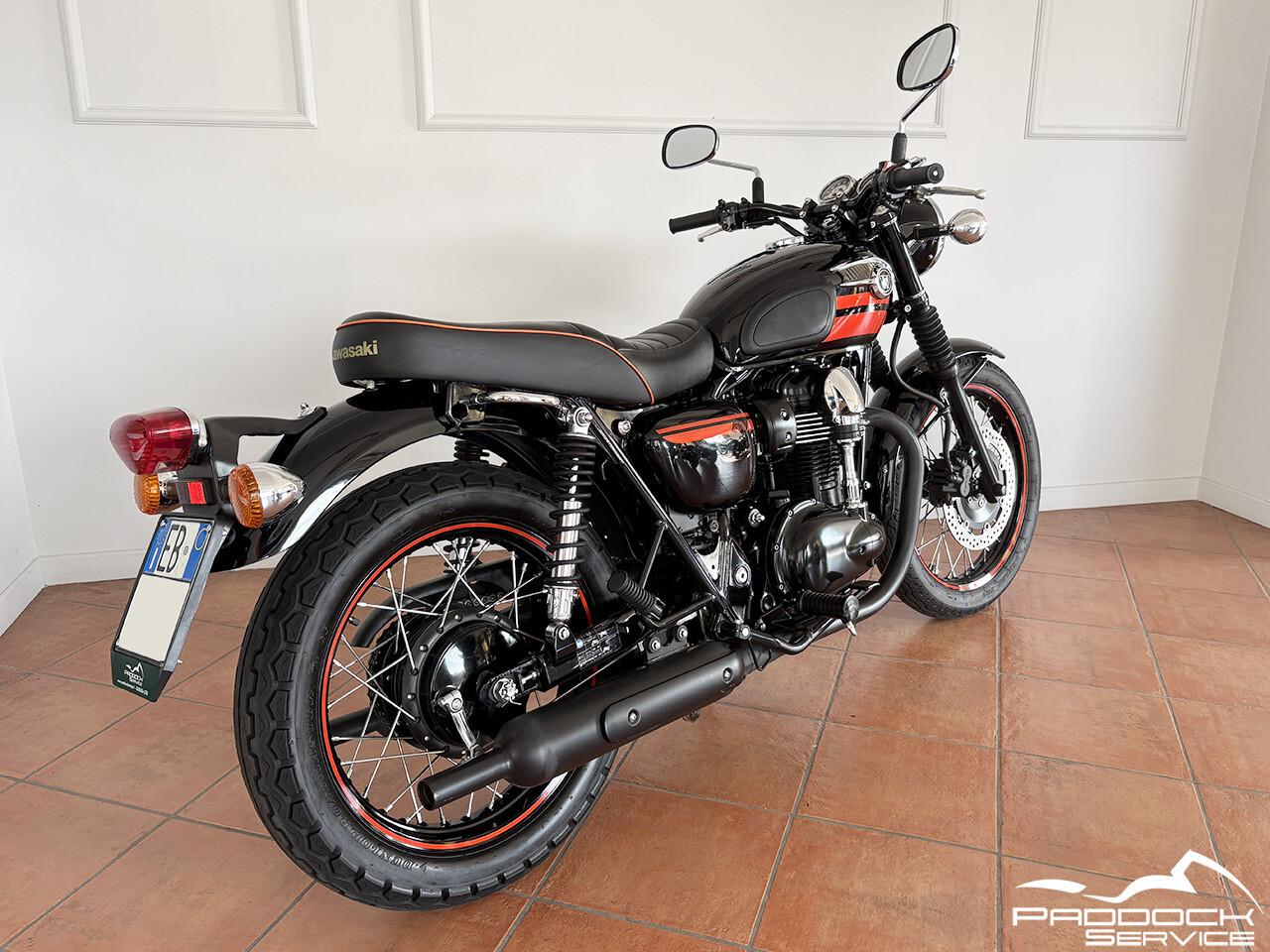 Kawasaki W 800 Special Edition Candy Cardinal Red