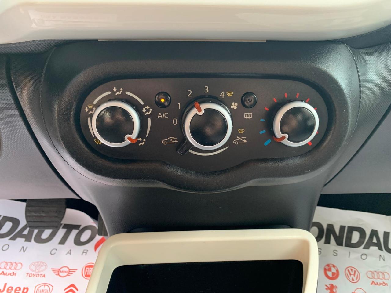 Renault Twingo SCe EDC La Parisienne