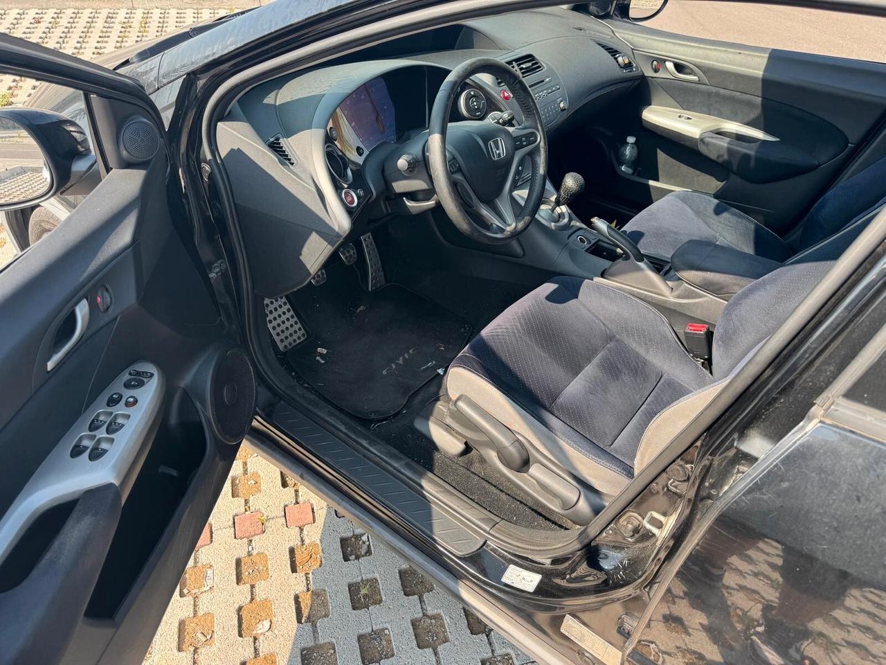 Honda Civic 1.8 i-VTEC 5p. Sport