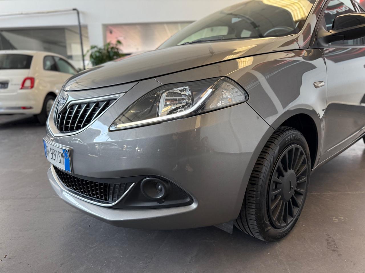 Lancia Ypsilon 1.0 FireFly 5 porte S&S Hybrid Ecochic Silver