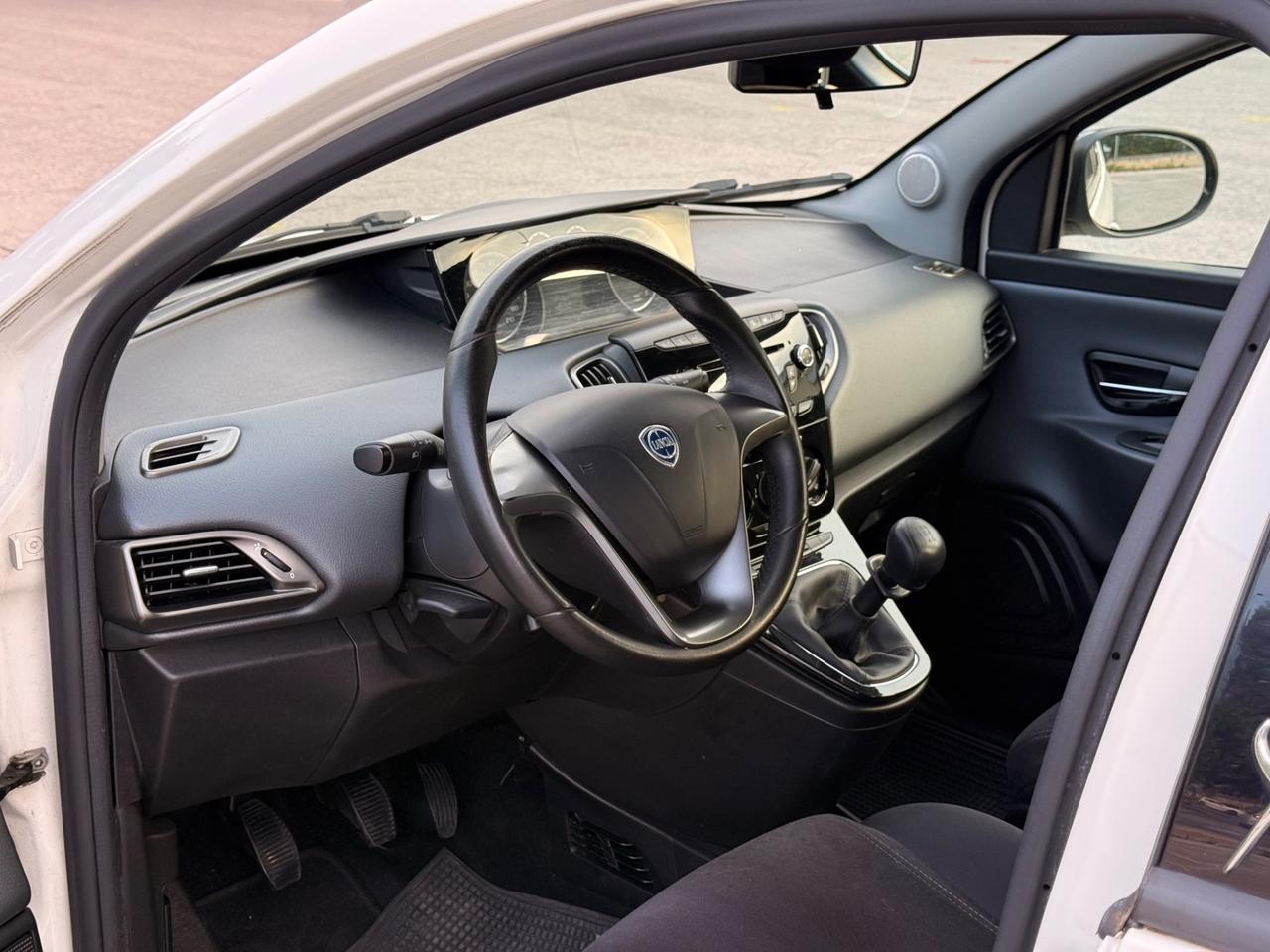 Lancia Ypsilon GARANZIA 12 MESI