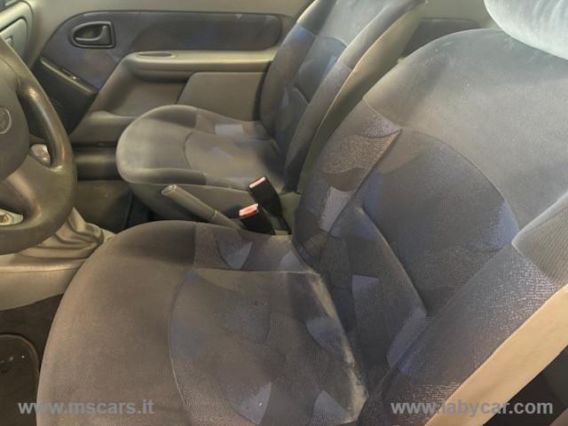 RENAULT Clio 1.2 3p. RT