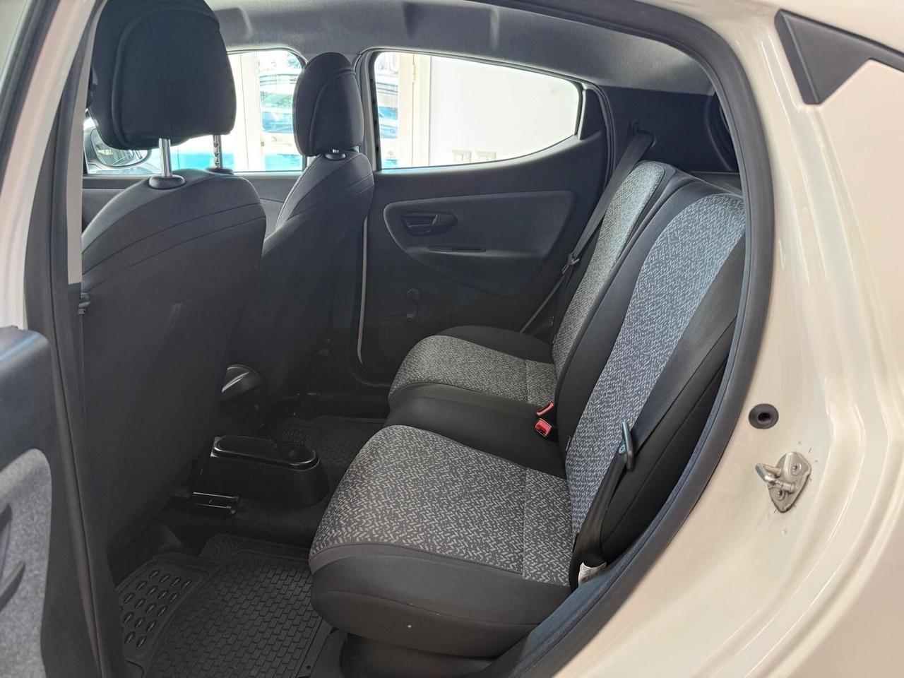 Lancia Ypsilon 1.0 FireFly 5 porte S&S Hybrid Alberta Ferretti