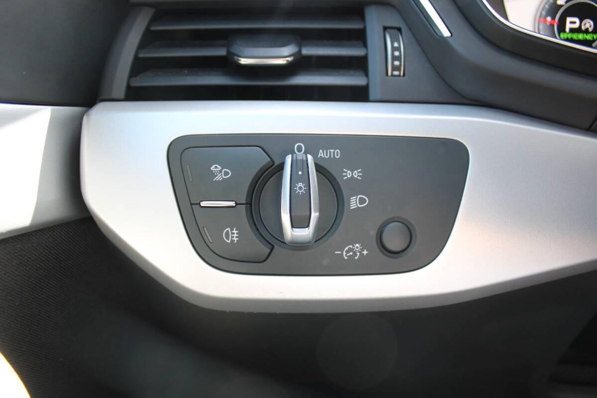 Audi A4 Avant 30 2.0 tdi mhev Business Advanced 136cv s-tronic