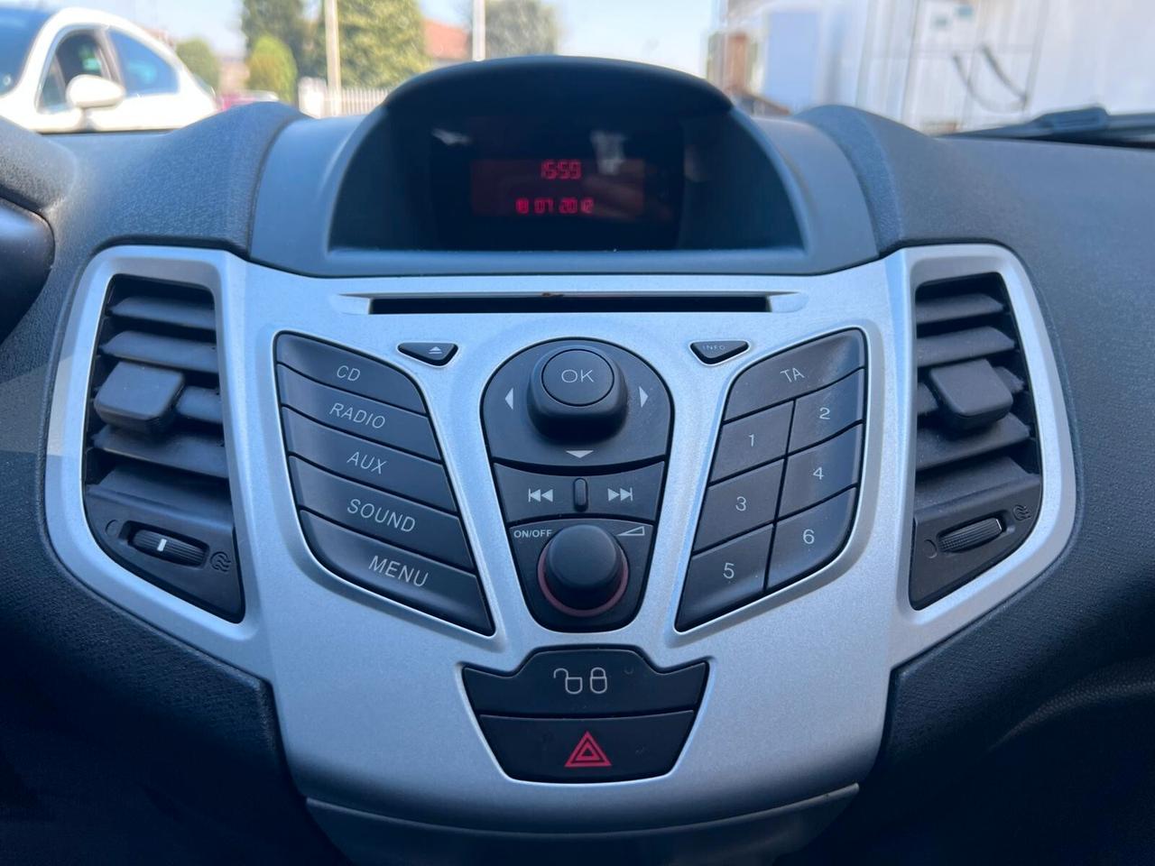 Ford Fiesta 1.4 TDCi 70CV 5 porte Titanium