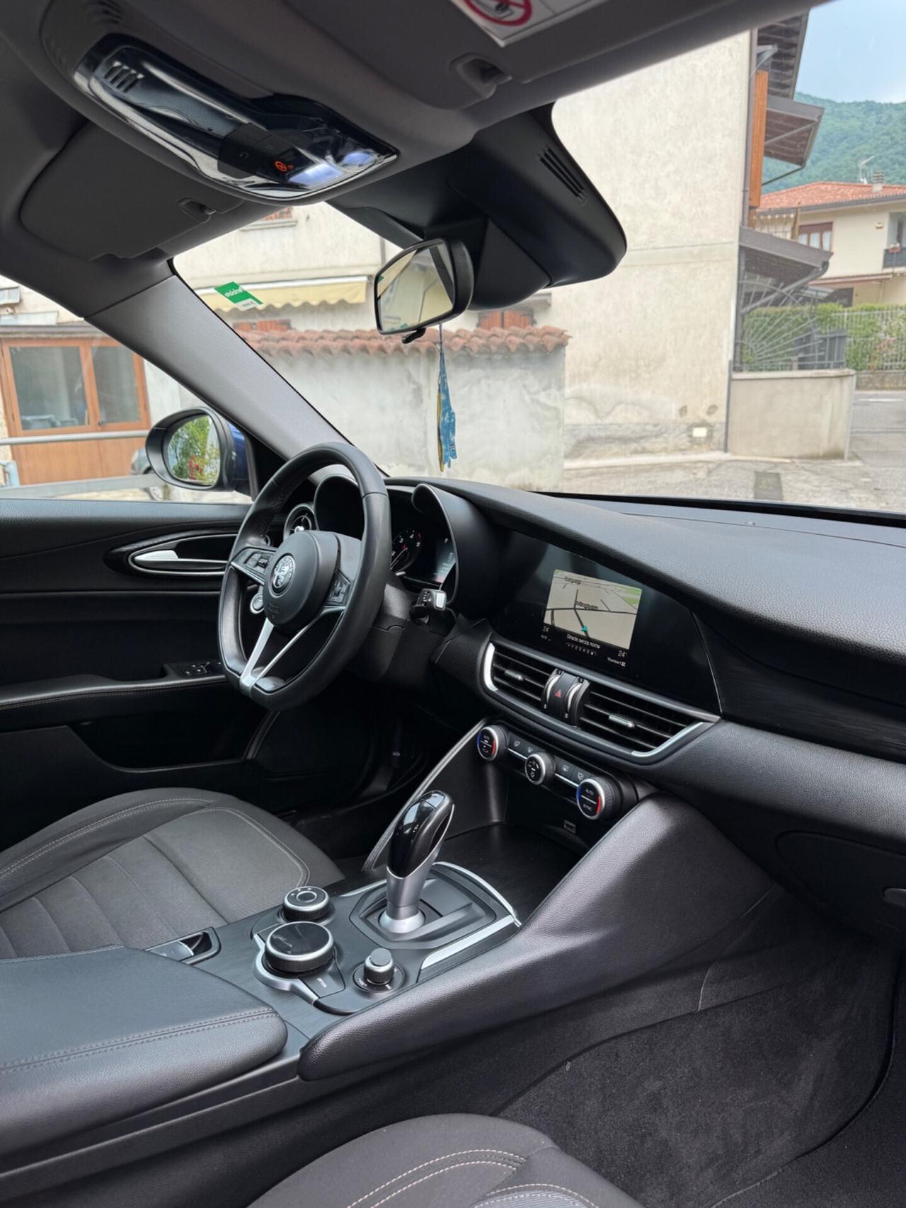 Alfa Romeo Giulia 2.2 Turbodiesel 180 CV Business Sport