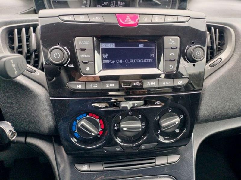 Lancia Ypsilon 1.0 FireFly 5 porte S&S Hybrid Silver