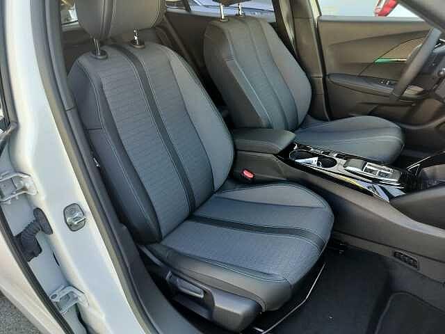 Peugeot 2008 motore elettrico 136 CV Allure