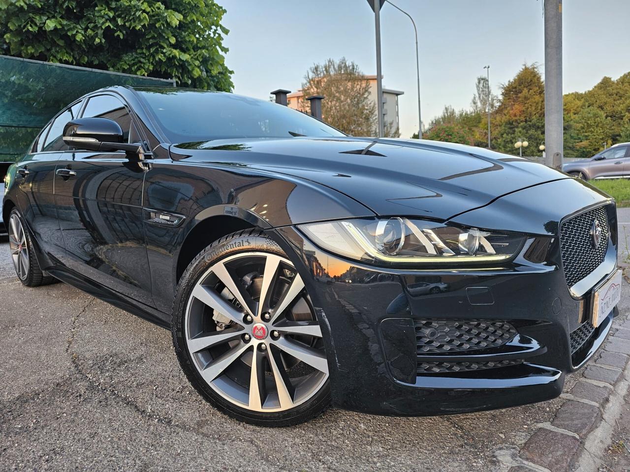 Jaguar XE 2.0 D Turbo 180cv 4WD*R-Sport*Pelle*Navi*19**