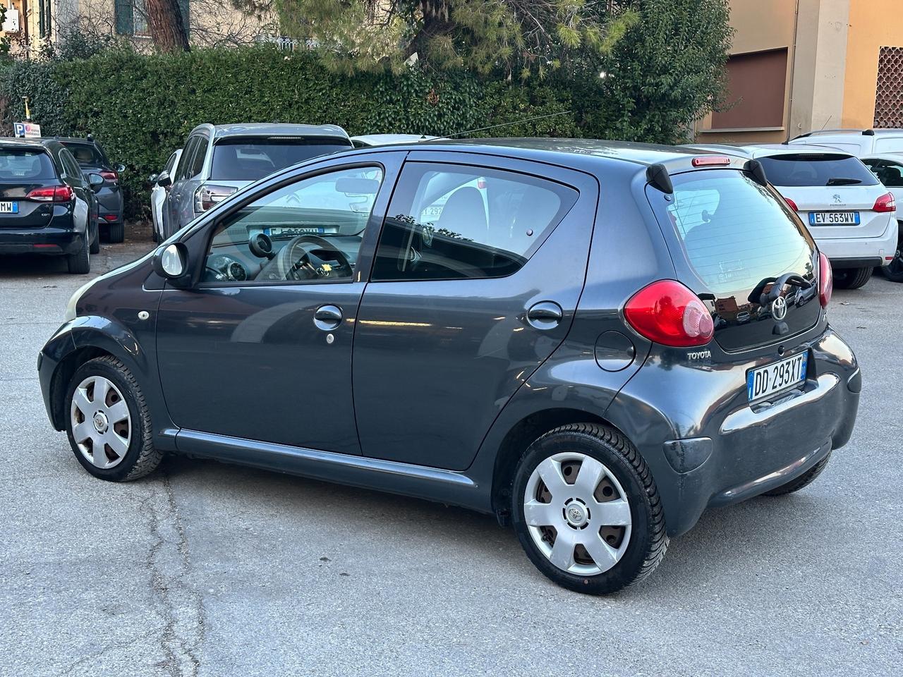 Toyota Aygo 1.0 12V VVT-i 5 porte Sol