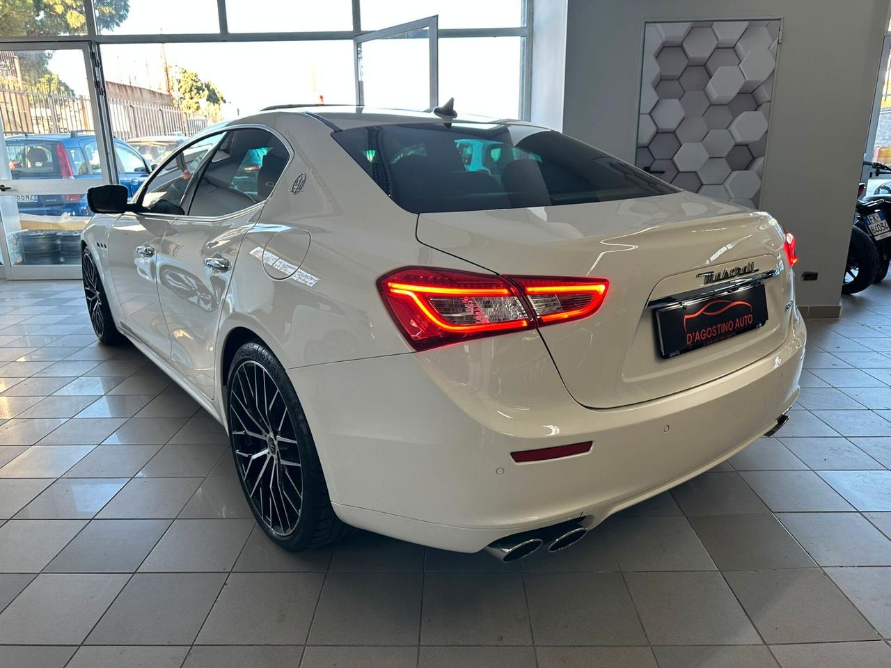 NOLEGGIO Maserati Ghibli V6 3.0 Diesel 275 CV INTERNI CARTIER TETTO APRIBILE