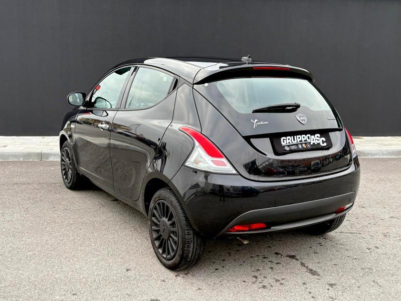 Lancia Ypsilon 1.0 firefly hybrid Gold s&s 70cv ADATTA NEOPATENTATI