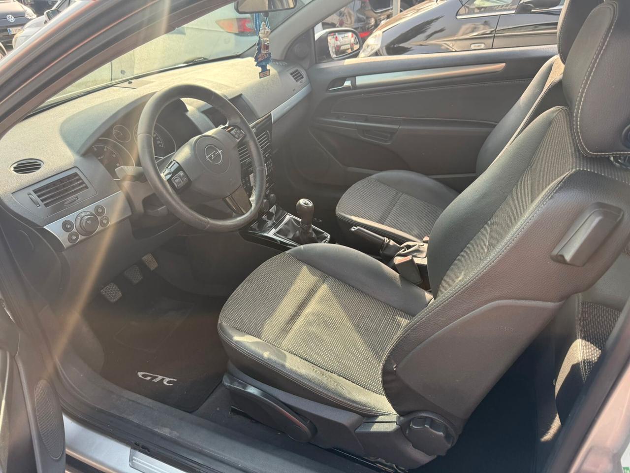 Opel Astra GTC 1.7 CDTI 110CV 3 porte Cosmo