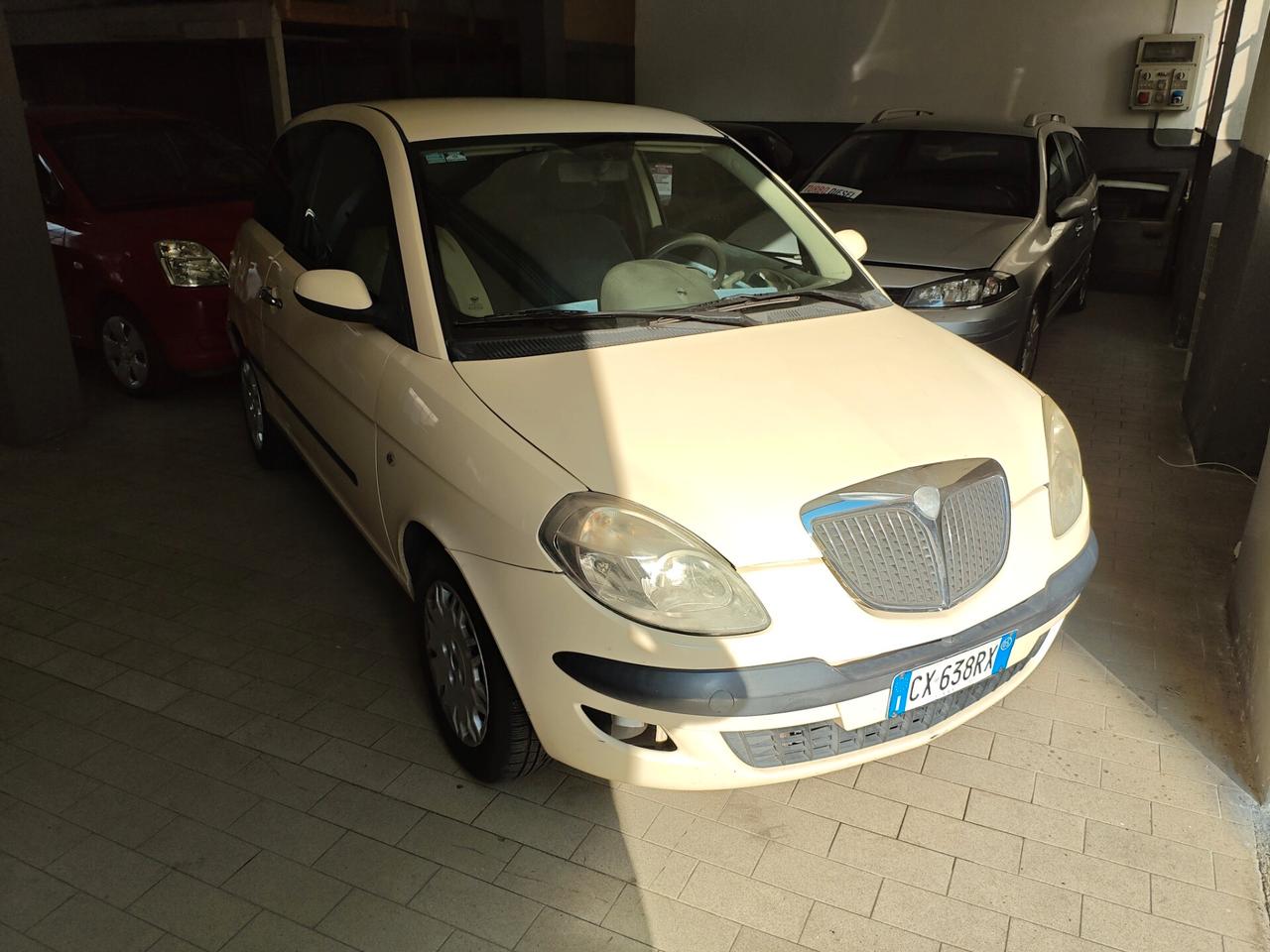 Lancia Ypsilon 1.2 16V Platino