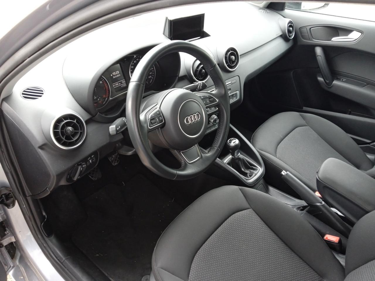 Audi A1 ULTRA DESIGN SENS PARK POSTERIORI VOLANTE MULTIFUNZIONI SEDILI RISCALDATI PER NEO PATENTATI