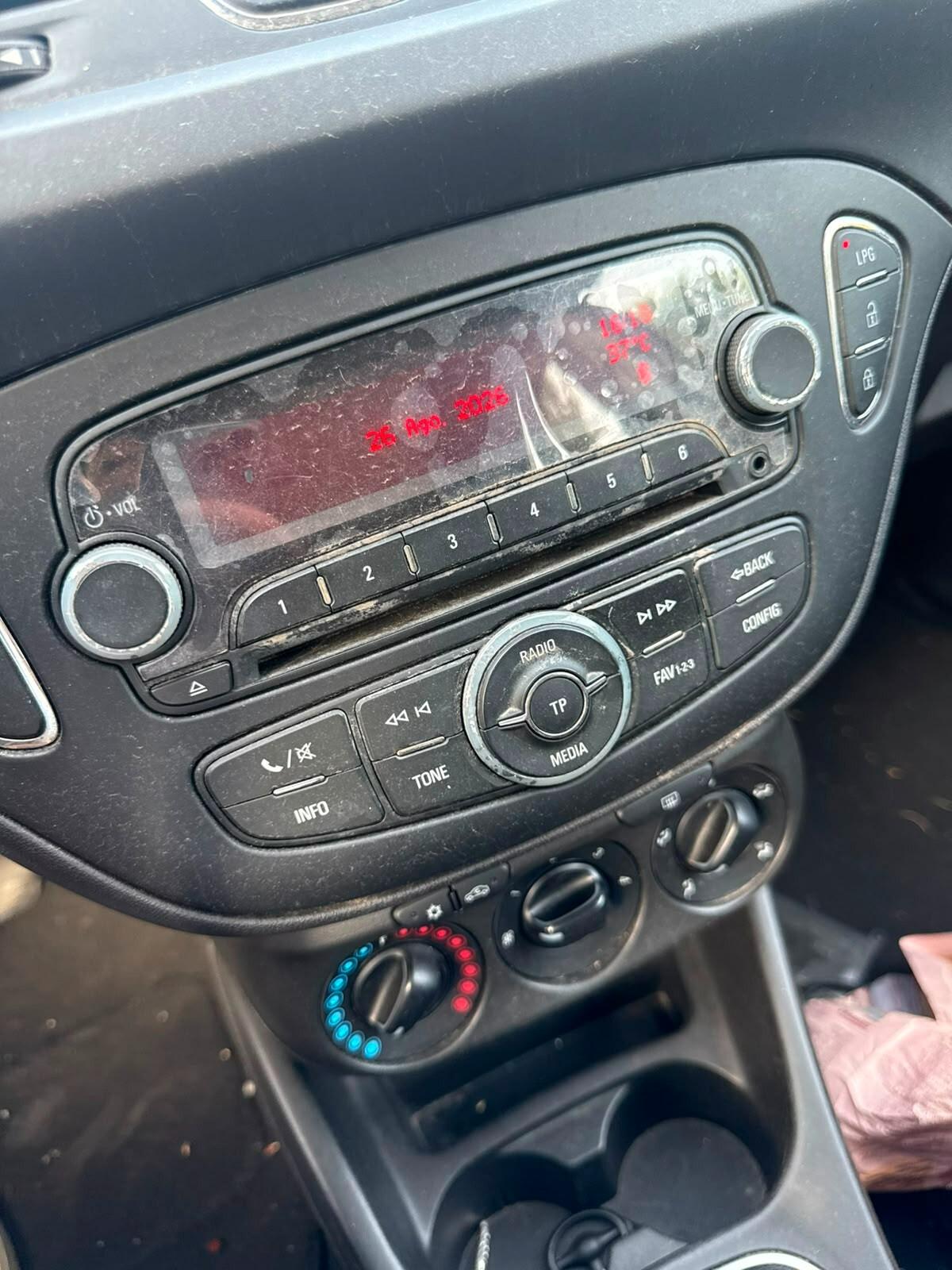 Opel Corsa 1.4 90CV GPL -VISTA E PIACIUTA NELLO STATO IN CUI SI TROVA
