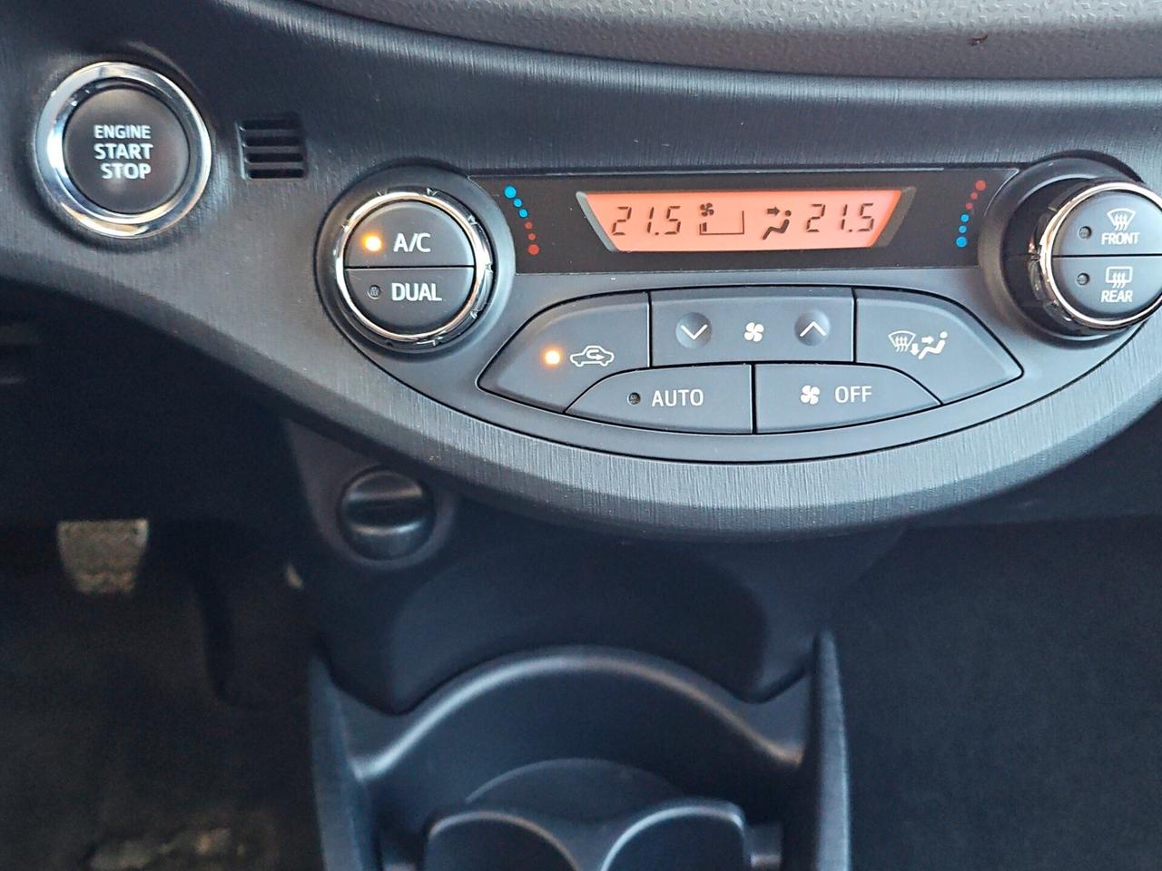 Toyota Yaris 1.4 D-4D 5 porte Trend SEDILI RISCALDABILI RETROCAMERA NAVI