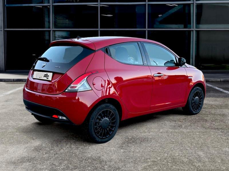 Lancia Ypsilon 5 Porte 1.0 hybrid Gold s&s 70cv ADATTA NEOPATENTATI