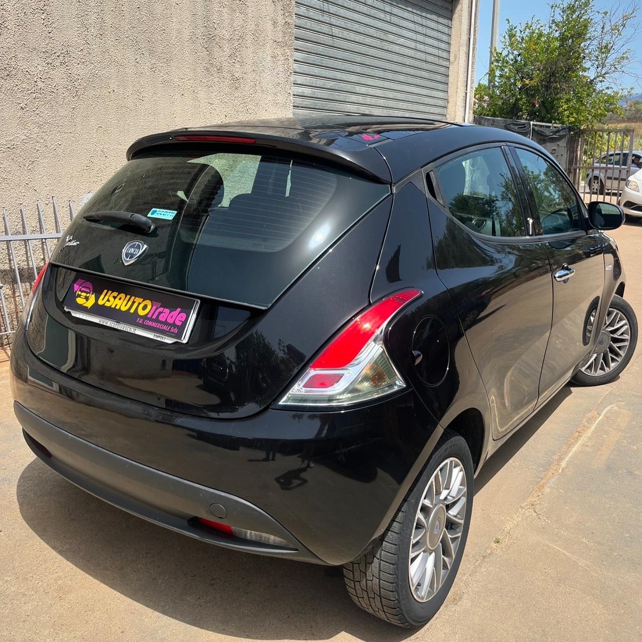 Lancia Ypsilon 1.3 MJT 16V 95 CV 5 porte S&S Black&Red