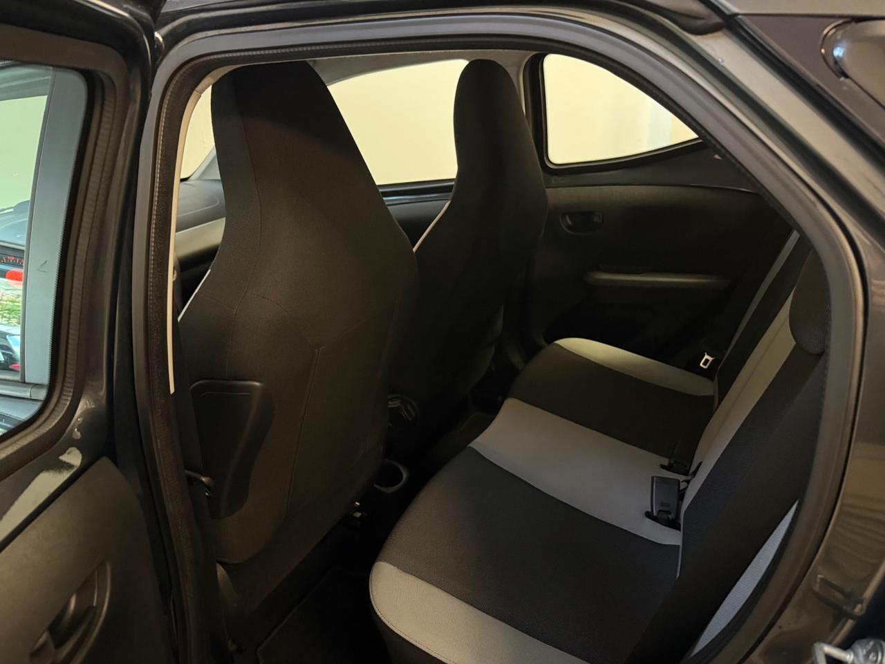 Toyota Aygo 1.0 VVT-i 69 CV 5 porte x-play