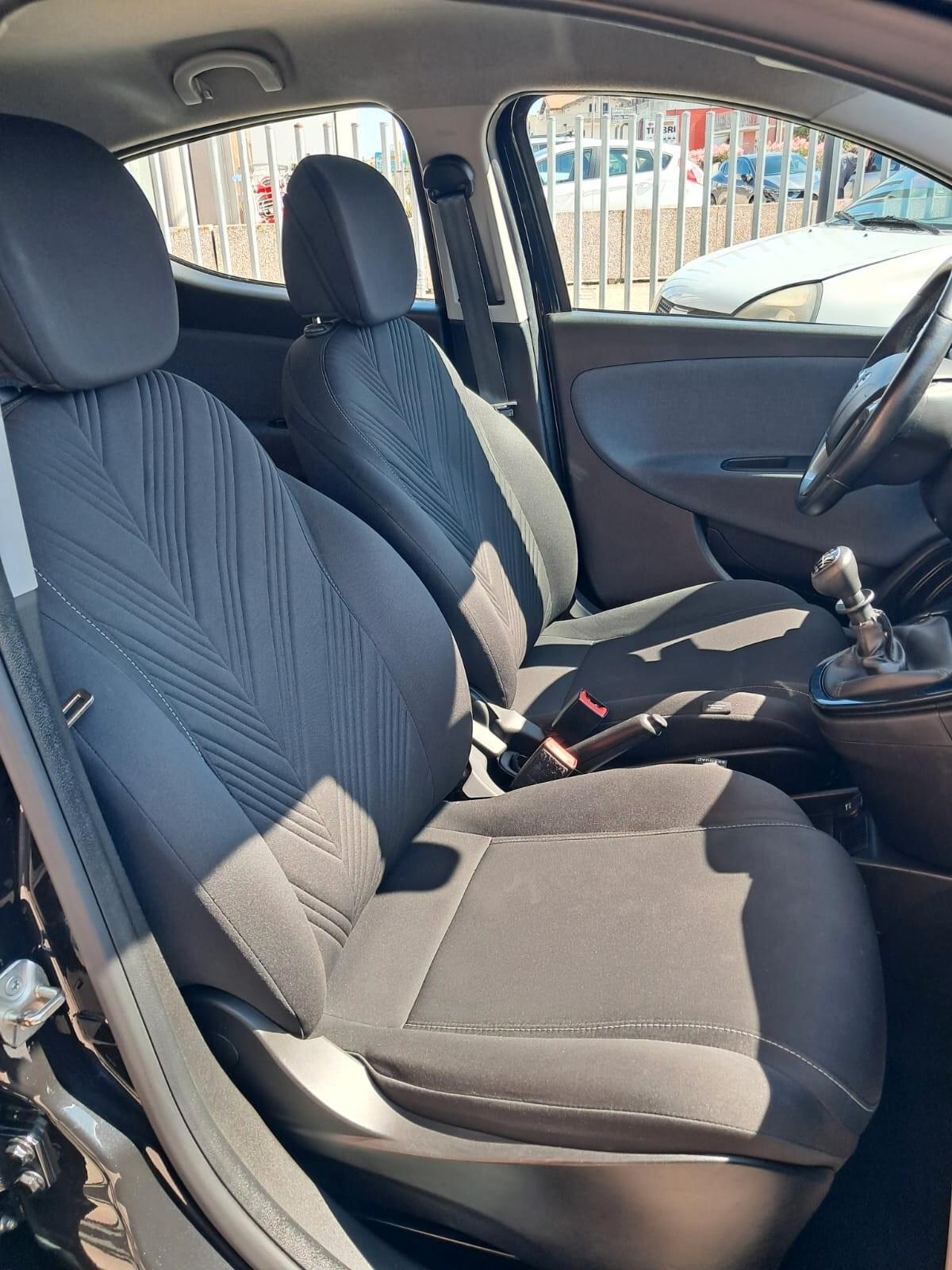 Lancia Ypsilon 1.0 FireFly 5 porte S&S Hybrid Gold