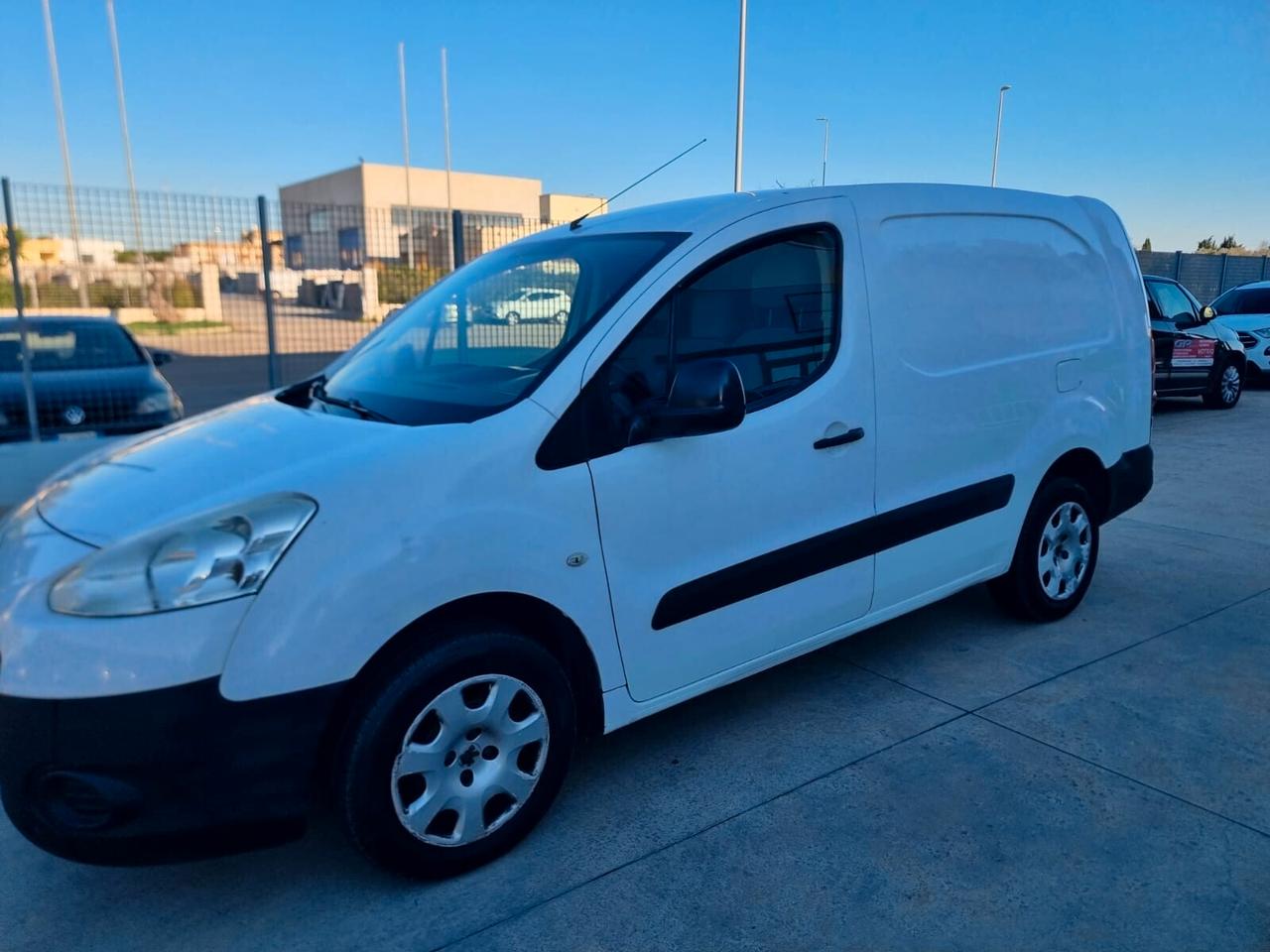 Peugeot PARTNER MAXI PROLUNGATO 3 POSTI