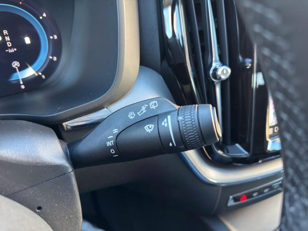 Volvo XC60 2.0 b4 Core auto Con TELECAMERA & VIRTUAL COCKPIT