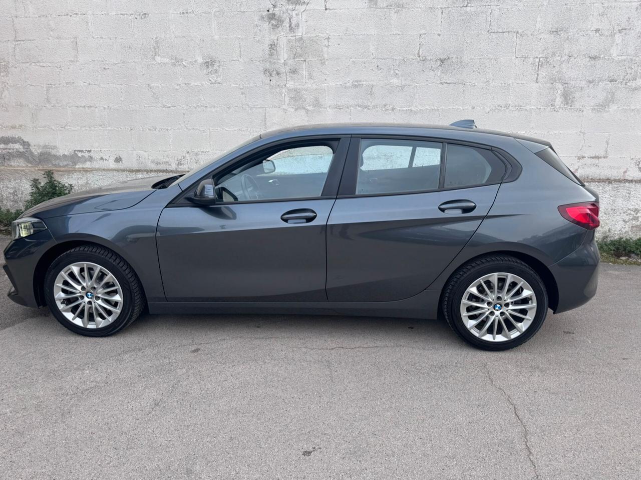 Bmw 116 116d 5p. Business Advantage