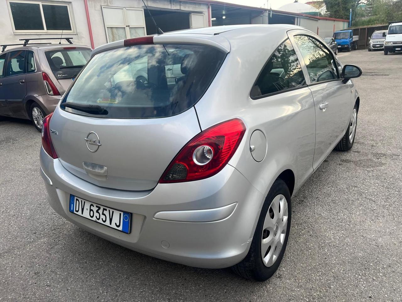 Opel corsa 3P-1.2 benz-km 127000-2009