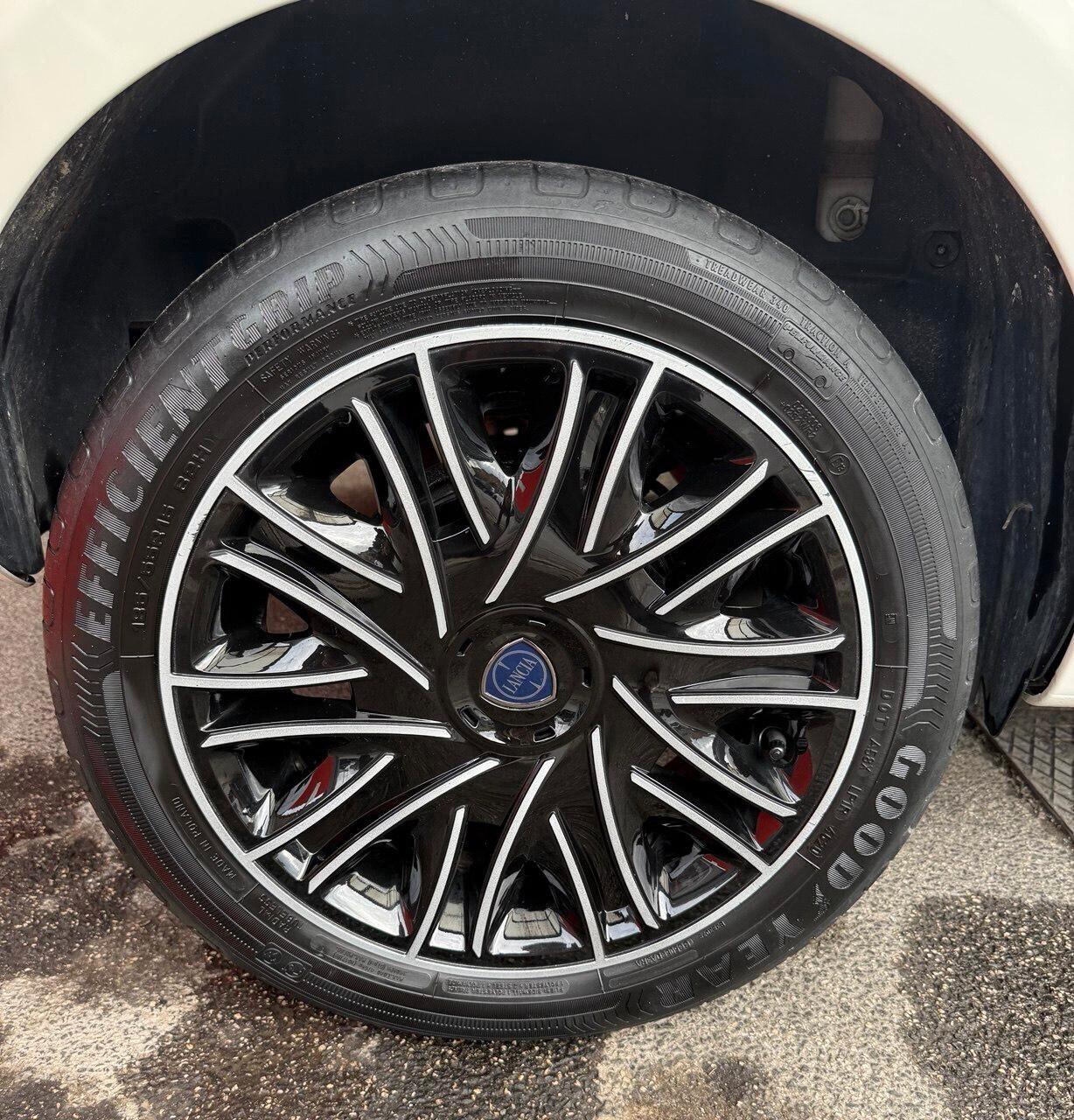 Lancia Ypsilon 1.0 FireFly 5 porte S&S Hybrid Ecochic Gold