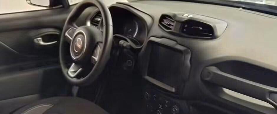 Jeep Renegade 1.5 Turbo T4 MHEV Total black full optional