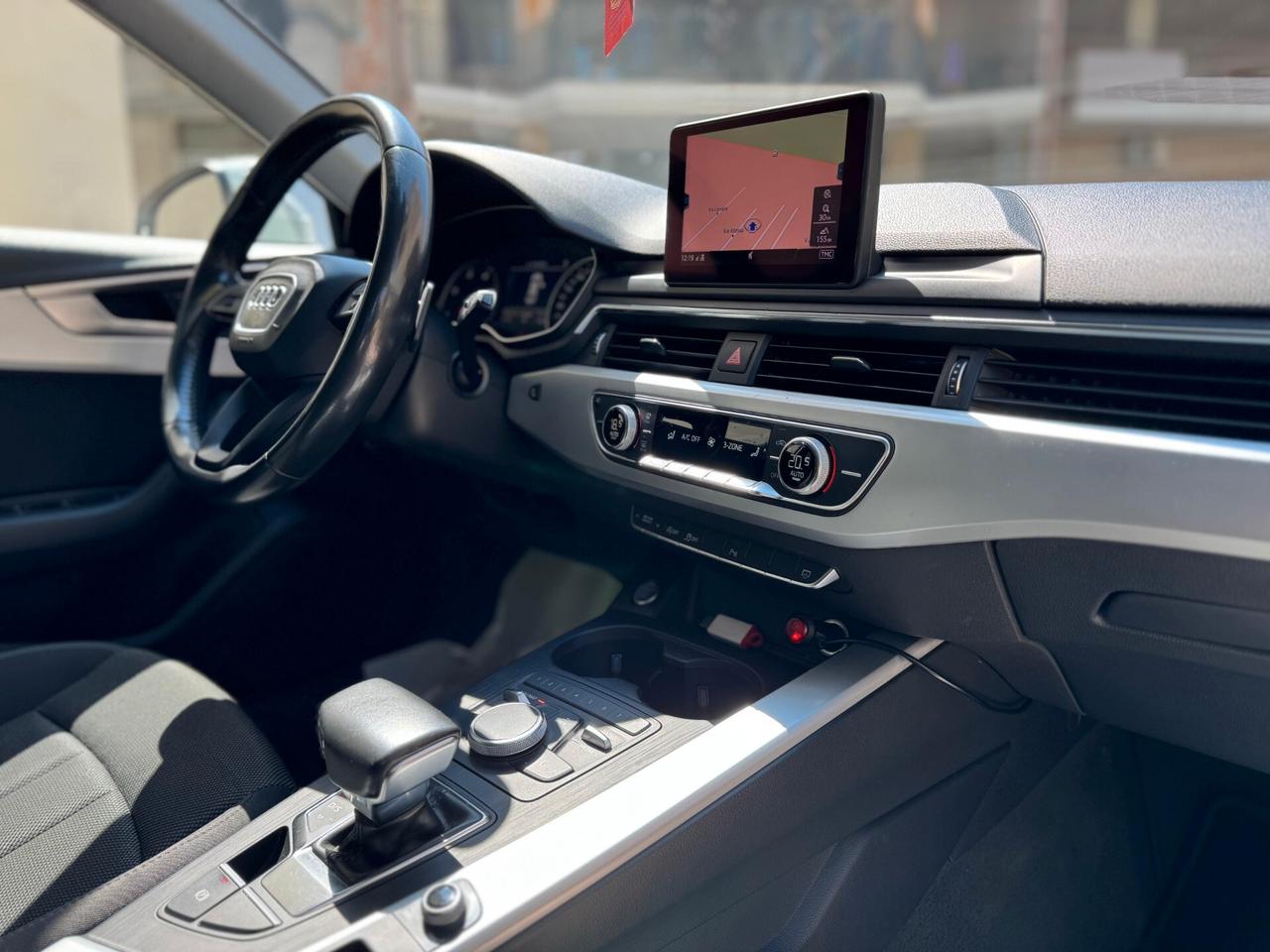 Audi A4 Avant 2.0 TDI 122 CV S tronic S line edition