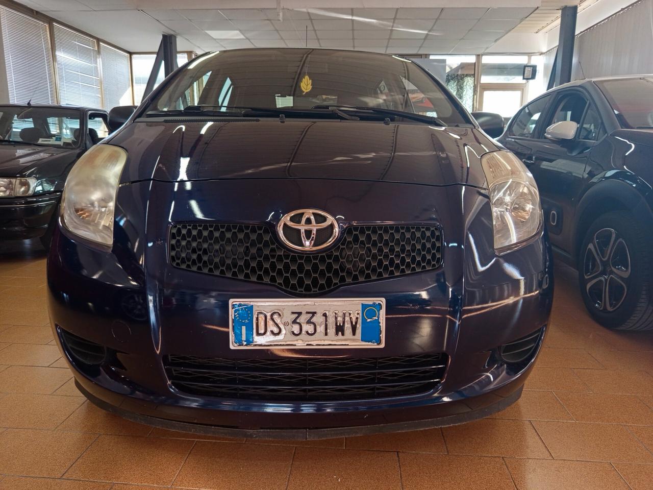 Toyota Yaris 1.0 5 porte, 126 Mila chilometri ok neopatentati