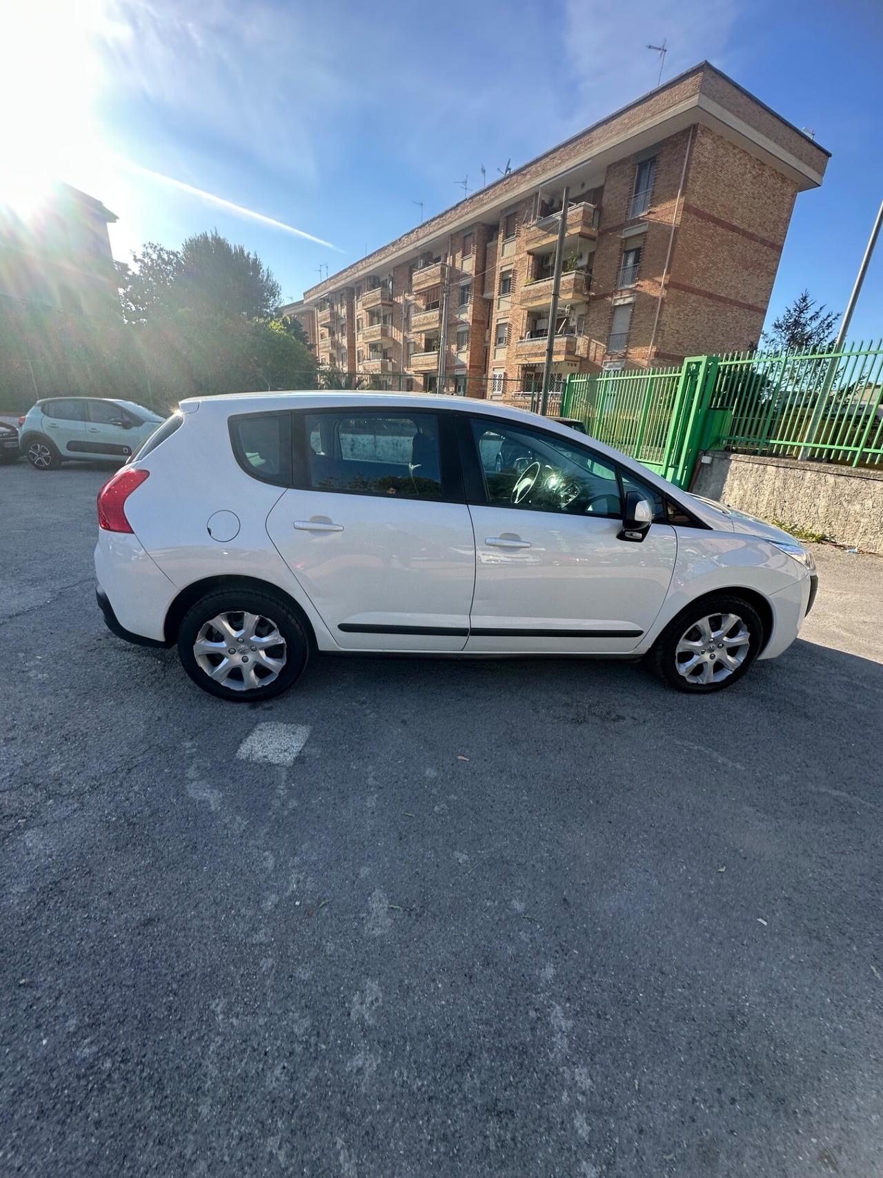 Peugeot 3008 1.6 HDi 110CV cambio robotizzato Business