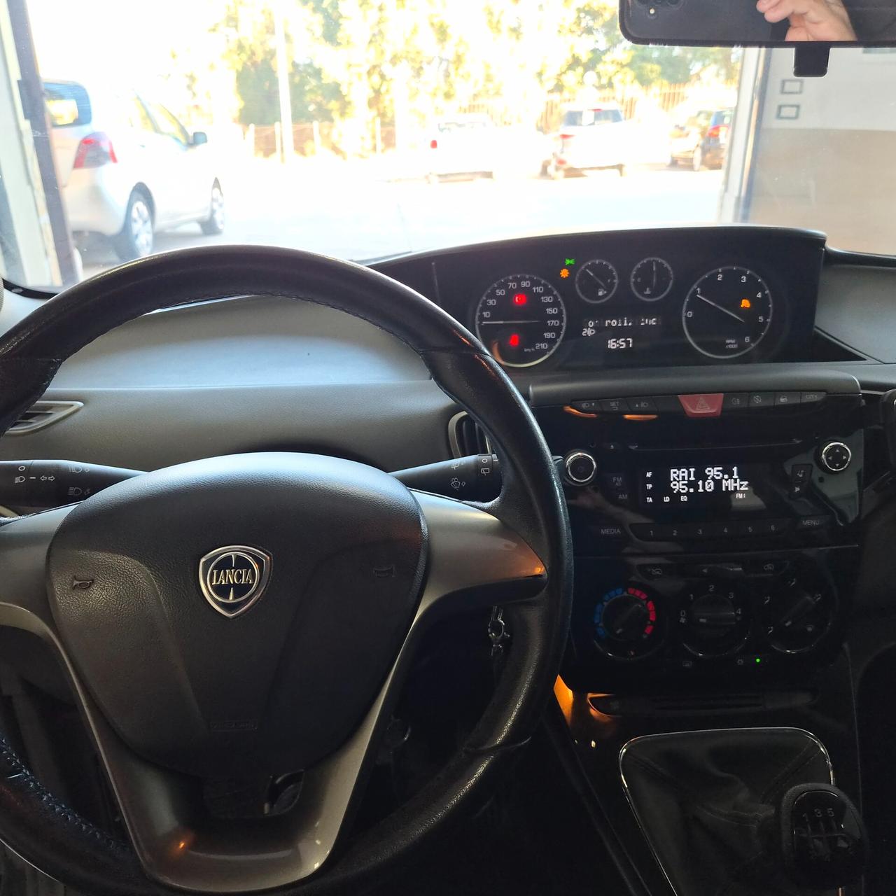 Lancia Ypsilon 1.3 MJT 16V 95 CV 5 porte S&S Silver
