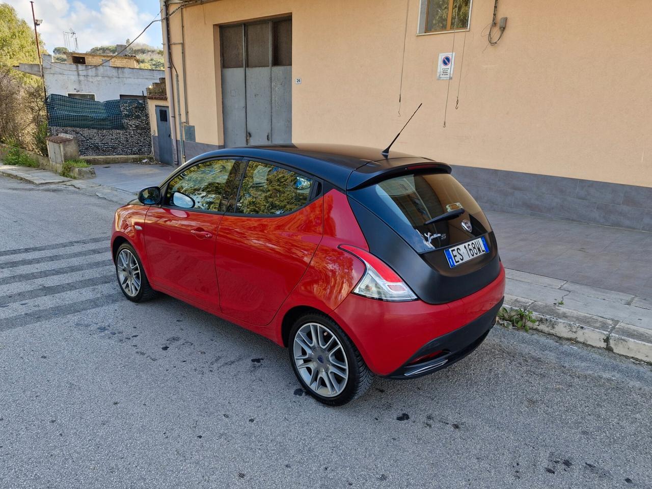 Lancia Ypsilon 1.3 MJT 16V 95 CV 5 porte S&S S Momodesign