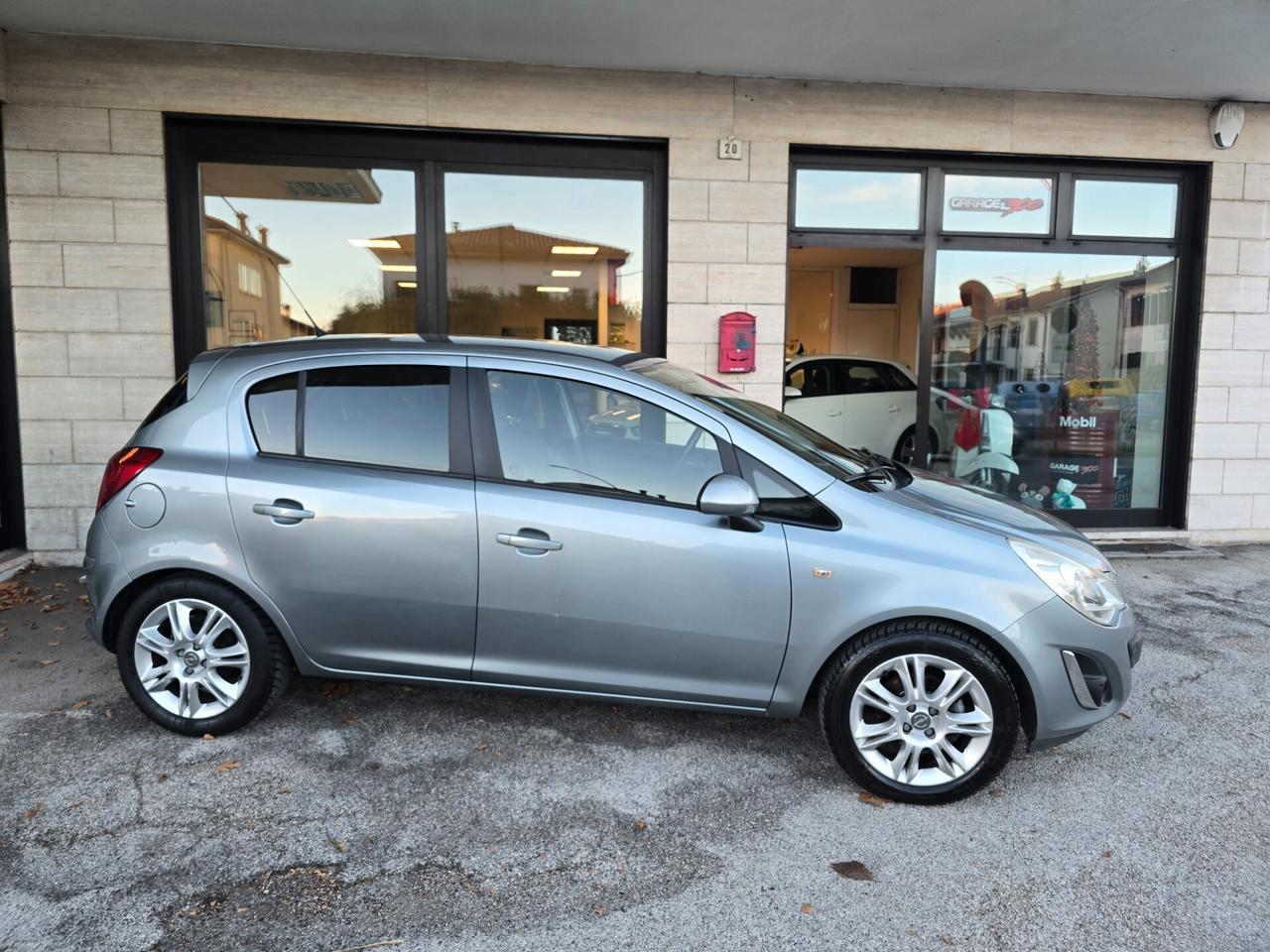 Opel Corsa 1.2 5 porte Elective