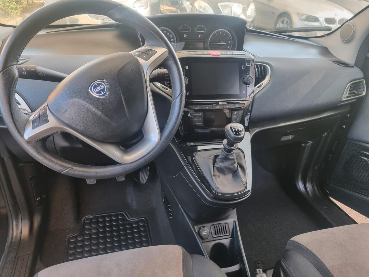Lancia Ypsilon 1.0 FireFly 5 porte S&S Hybrid Ecochic Gold