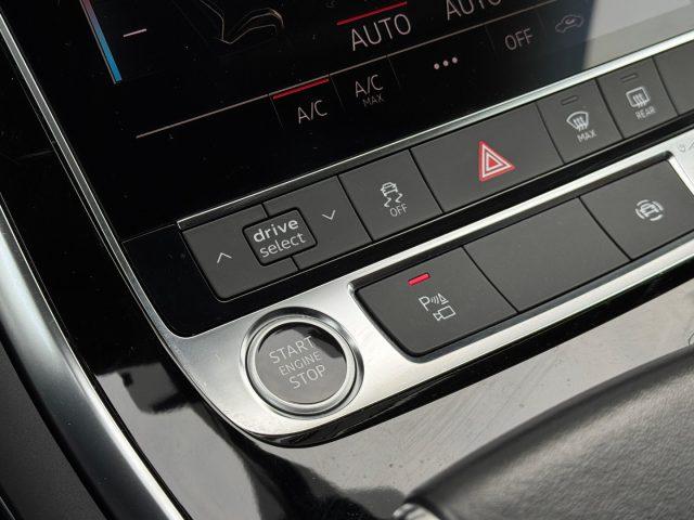 AUDI Q7 55TFSIe Business, Tetto, Pelle,Plug-in,Unicoprop.