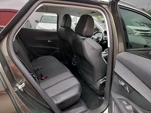 Peugeot 3008 BlueHDi 130 S&S EAT8 Allure