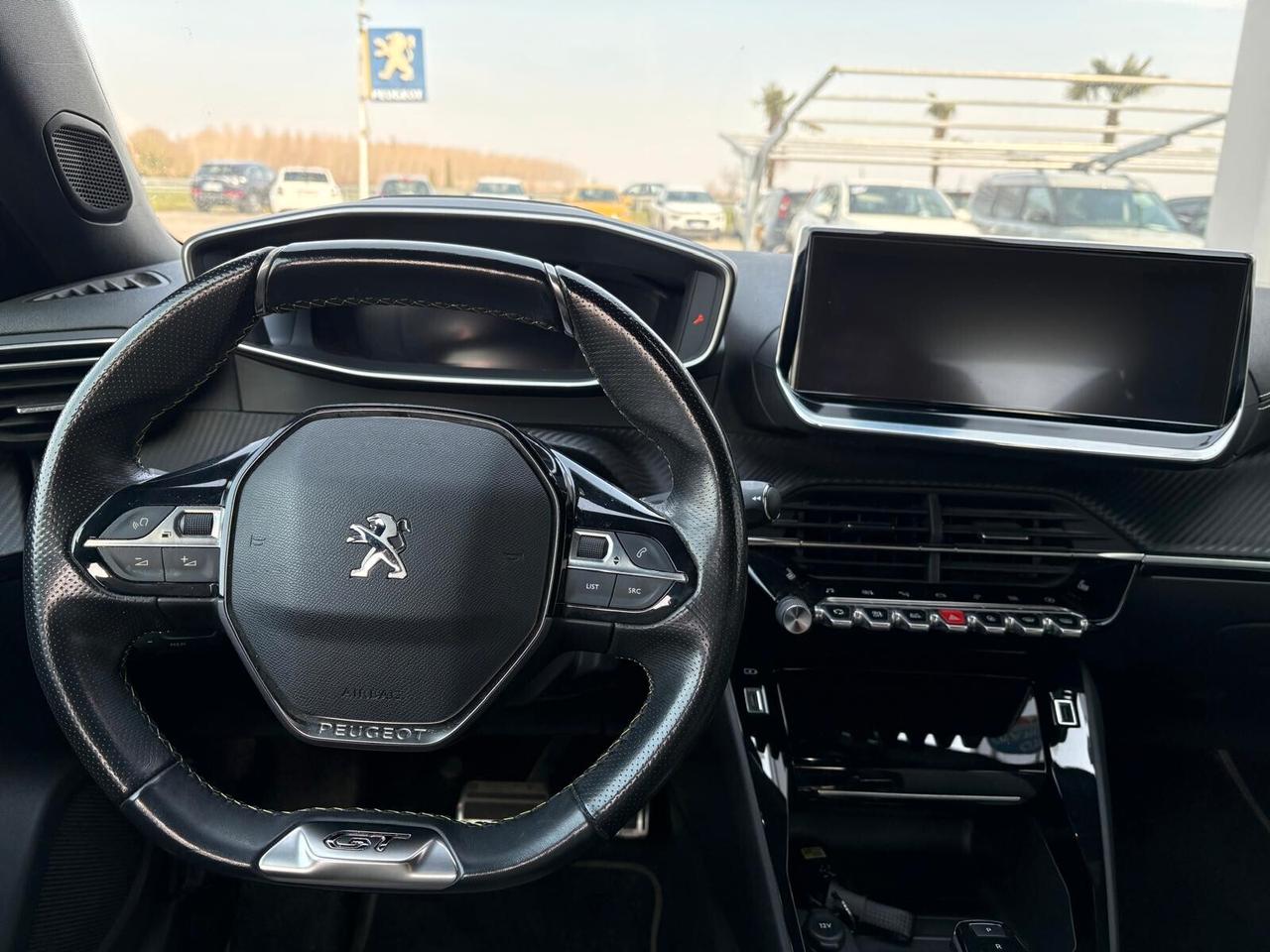 Peugeot 2008 GT motore elettrico 136 CV SPOTICAR